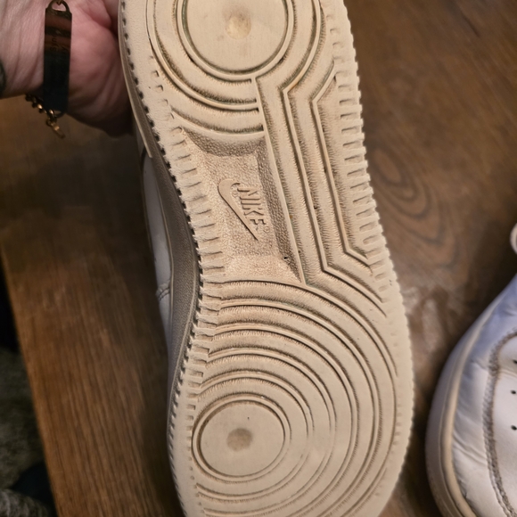 Nike Air Force 1. 2007. Size 7.5 Mens. Gold/ White. See All Pictures. - Picture 12 of 16